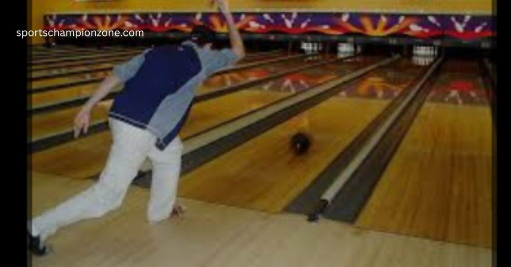 How many people can bowl in one lane