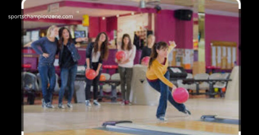 How many people can bowl in one lane